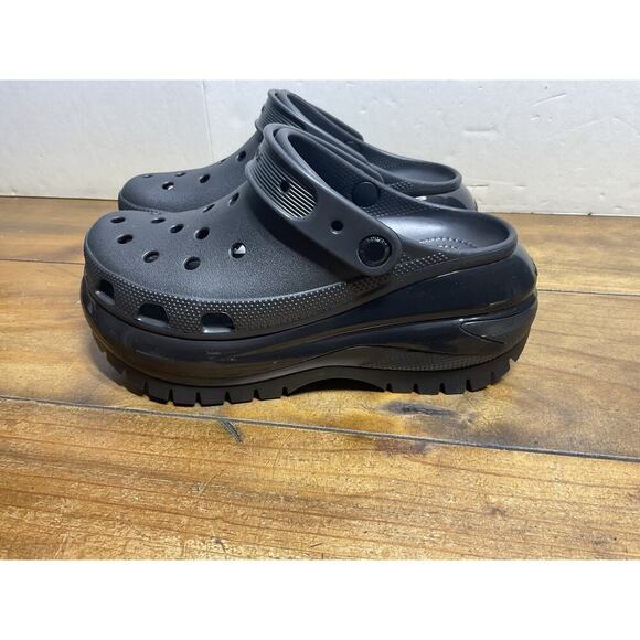 NEW Crocs Mega Crush Clog Sandals Slip On Platform Woman's 7 Men's 5 Black - Picture 3 of 9